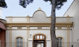 Mê mẩn với nhà cấp 4 gác lửng hai cửa siêu thoáng ở Tây Ban Nha