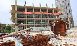 Xót xa loạt chung cư cao tầng phía Tây Hà Nội xây dở dang, bỏ hoang