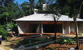 Lạ mắt với nhà một tầng dùng ống khói thay điều hòa 