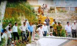 Cảnh cưỡng chế giải tỏa trại rắn ngày 28-9-2010