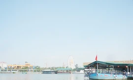 Khu vực đầm Bảy hiện có nhiều nhà thuyền hoạt động Ảnh: T.Đảng