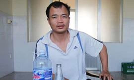 Hai tháng không ngủ, mỗi ngày uống 35 lít nước