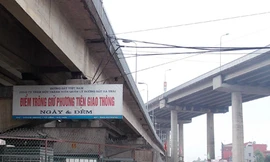 Gầm cầu Thăng Long, Long Biên thành bãi đỗ xe