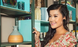 Diễn viên Kim Ngọc trẻ trung với váy hoa đầu thu