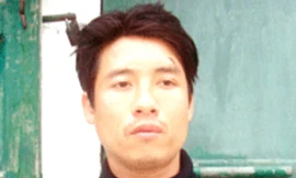 Truy sát cả gia đình vì 'nhìn thấy ghét'