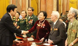 Chủ tịch nước tiếp các chiến sĩ tinh nhuệ Ảnh: VOV