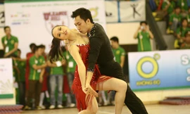 Nữ sinh Ngoại thương sôi động trong điệu nhảy dancesport