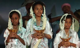 Xôn xao chuyện chồng 90 tuổi, vợ 15 tuổi