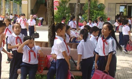 Học sinh tiểu học thành phố Biên Hòa phải học ca... 4