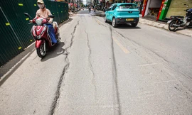 Cận cảnh mặt đường Nguyễn Tuân bị sụt lún, nứt toác