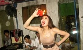 Người chuyển giới Sài thành hát thuê, xiếc lửa kiếm sống