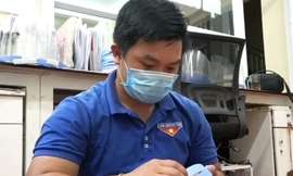 Đoàn thanh niên Phường Thống Nhất làm món ngăn giọt bắn phòng chống dịch