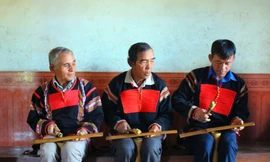 Kỳ lạ chiêng tre của người Ê Đê kết nối thần linh