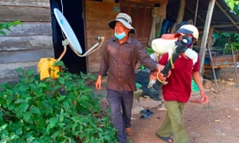 Phun thuốc khử khuẩn khu vực có bệnh nhân mắc viêm não Nhật Bản 