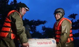 Đưa nông sản của dân đến nơi trú tránh