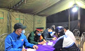 Đoàn viên thanh niên Gia Lai, hỗ trợ người dân tại chốt kiểm soát dịch