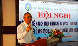 Thứ trưởng Bộ NN&PTNT Phùng Đức Tiến phát biểu khai mạc hội nghị
