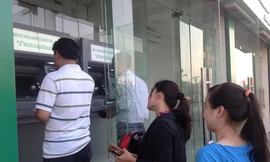 Việt Nam nên miễn phí ATM