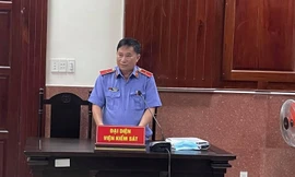 Kiểm sát viên cao cấp Nguyễn Mậu Hưng - Đại diện Viện KSND cấp cao tại TPHCM đã đề nghị hủy toàn bộ bản án sơ thẩm.