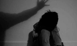 'Yêu bạn gái nhí' Thành đang bị tạm giam vì tội "Hiếp dâm người dưới 16 tuổi". Ảnh minh họa.