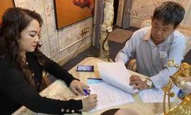 Bà Nguyễn Phương Hằng thời điểm ký đơn tố giác ông Võ Hoàng Yên.