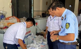 Cần Thơ: Phát hiện hơn 1 tấn đùi gà Mỹ, đùi lợn hết hạn sử dụng