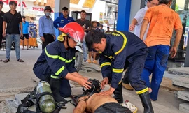 Hai người bị ngạt khí ở bồn chứa xăng