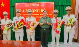 Công bố quyết định của Giám đốc Công an tỉnh Vĩnh Long về công tác cán bộ