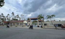 Bị bạn chọc ghẹo, nam sinh lớp 7 nhảy từ tầng 2 trường học