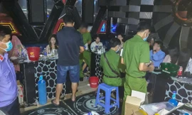 Phát hiện hàng chục dân 'bay lắc' trong quán karaoke