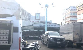 Ném chất bẩn vào quầy tiểu thương, Phó Giám đốc Trung tâm Văn hóa bị cách chức