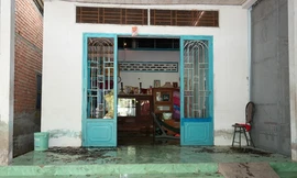 Đối tượng ngáo đá đập phá tài sản, cầm hung khí cố thủ 