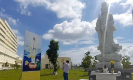 Tượng Phật cao 5m trong khuôn viên bệnh viện 1.600 tỷ đồng ở Trà Vinh