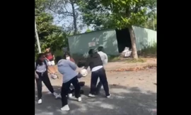 Nữ sinh lớp 11 bị đánh hội đồng chấn thương sọ não, gãy mũi