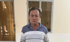 Đang làm vườn, người phụ nữ bị kẻ lạ mặt khống chế cướp vàng