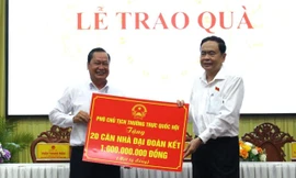 Phó Chủ tịch Thường trực Quốc hội Trần Thanh Mẫn tiếp xúc cử tri Hậu Giang