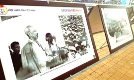 Trưng bày tài liệu, ảnh quý về Bác Hồ, biển đảo tại Cần Thơ 