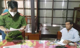 Bị khởi tố vì cho vợ chồng con trai đất rồi chiếm lại 