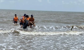 Bé trai 11 tuổi đuối nước khi tắm biển tại Trà Vinh