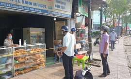 Lãnh đạo thị xã Long Mỹ, tỉnh Hậu Giang đi kiểm tra, nhắc nhở người dân thực hiện nghiêm Chỉ thị 16.