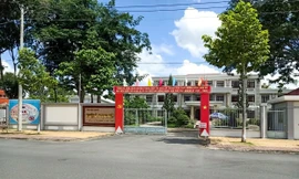 Trụ sở Huyện ủy, Trung tâm văn hóa xã thi công xong hơn 1 năm mới đấu thầu