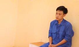 Kiểm tra thanh niên đang cho gà ăn, phát hiện tàng trữ ma túy