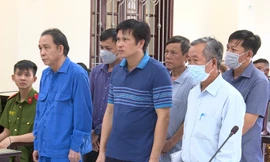 Nhiều cựu cán bộ tại Hậu Giang hầu tòa vì liên quan vụ án lừa bán hàng trăm nền đất
