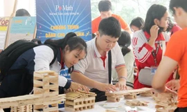 Học sinh tham gia trải nghiệm tại Ngày hội Toán học