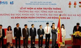 Trường Đại học Khoa học Tự nhiên nhận Huân chương Lao động hạng ba