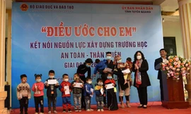 'Điều ước cho em' đến với học sinh, giáo viên tỉnh Tuyên Quang