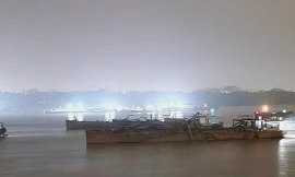 Vụ hút trộm cát đêm trên sông Hồng qua Vĩnh Phúc: Phát hiện 7 vụ vi phạm, bắt giữ một tàu hút 