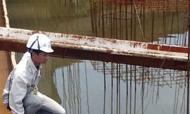 Sắt thép hoen gỉ vì phơi nắng mưa