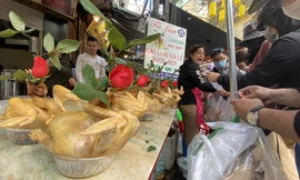 Chen chân mua đồ cúng ở ‘chợ nhà giàu’ ngày 30 Tết