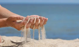 Cát trên bãi biển hình thành từ đâu mà có ?